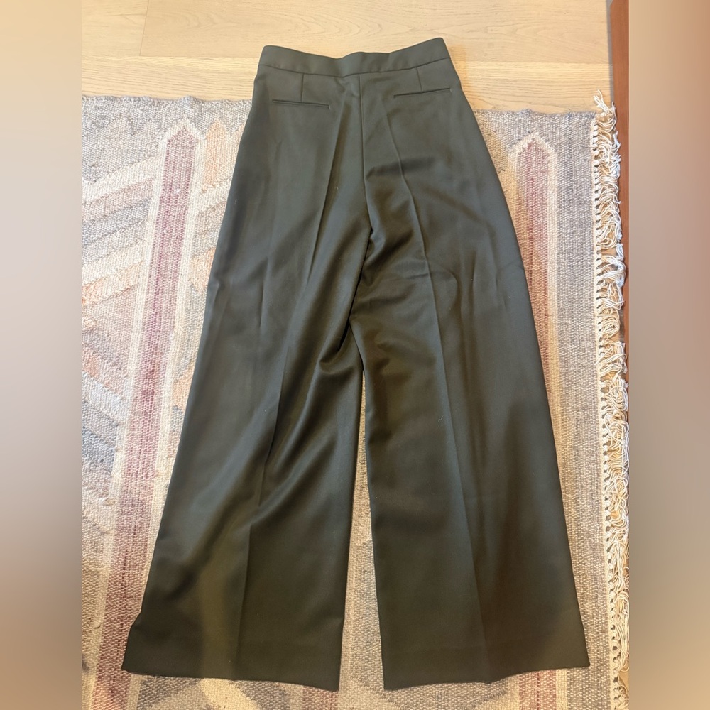 NWOT The Frankie Shop Kamila Wide Leg Trousers
Khaki -  Medium - Picture 6 of 7